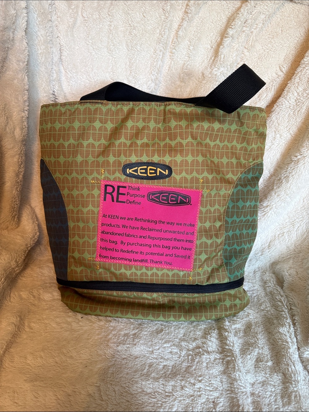 Keen Green Patterned insulated Tote with Pink Patch and Black Strap